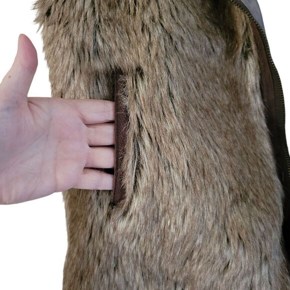 Coffee Shop Brown Faux Fur Vest Sleeveless Design - Picture 4 of 5